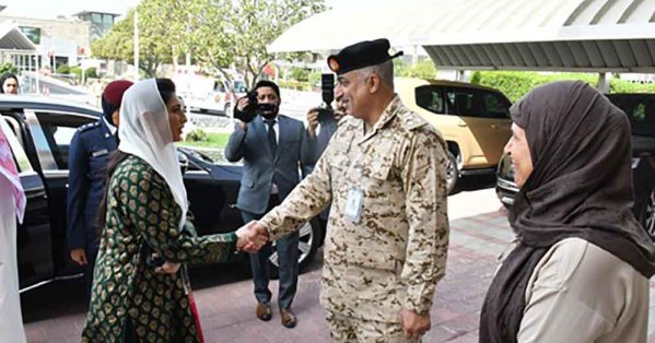 السيدة الأولى لجمهورية باكستان تقوم بزيارة الخدمات الطبية الملكية المستشفى العسكري #صحيفة_البلاد 