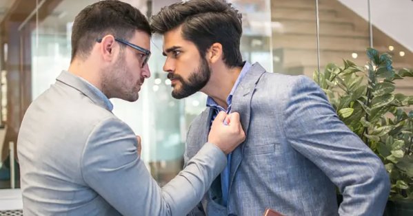 10 نصائح بعلم النفس للتعامل مع الشخص المتسلط وكثير الانتقاد 