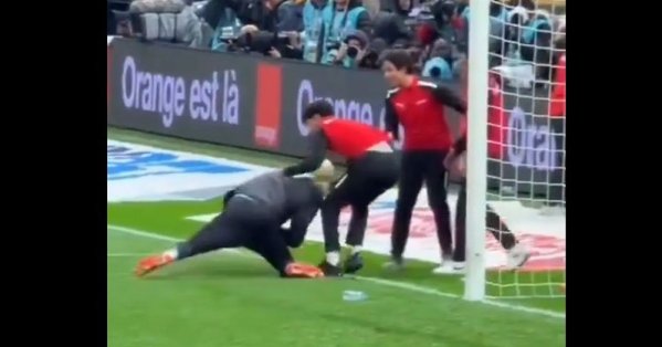 "واقعة المنشفة" في نهائي كأس أمم إفريقيا.. ماذا حدث؟ #صحيفة_البلاد 