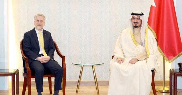 محافظ العاصمة يستقبل سفير المملكة المتحدة لدى مملكة البحرين 