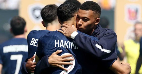 "مكالمة نصف الليل".. مبابي قلق بشان لاعبي منتخب المغرب 