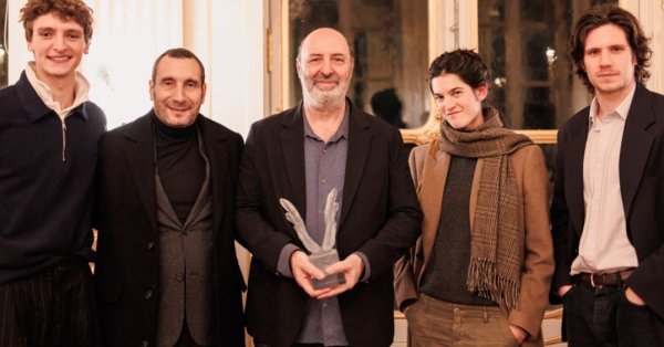 المخرج سدريك كلابيش يتسلم جائزة السينما الفرنسية 