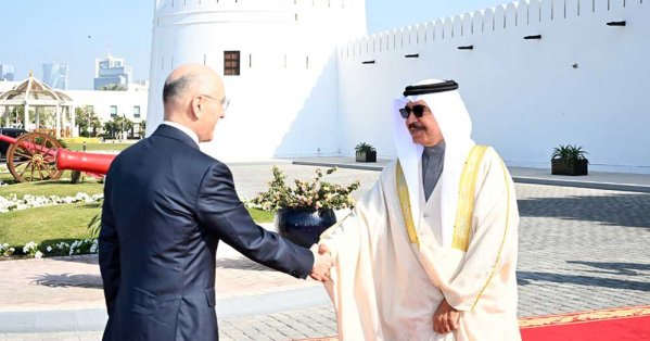 وزير الداخلية يلتقي نظيره اللبناني ويؤكد على زيادة التعاون والتنسيق في مختلف مجالات العمل الأمني 