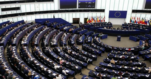 أوروبا تجمّد المصادقة على الاتفاق التجاري مع أميركا 