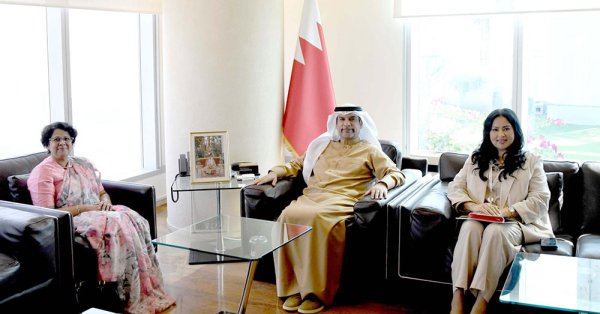 وزير النفط والبيئة يستقبل سفيرة جمهورية سريلانكا لدى مملكة البحرين #صحيفة_البلاد 