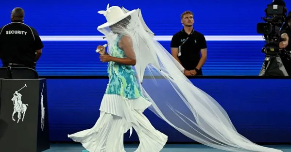 أستراليا المفتوحة.. أوساكا تكشف سبب ظهورها بالفستان "الجريء" 