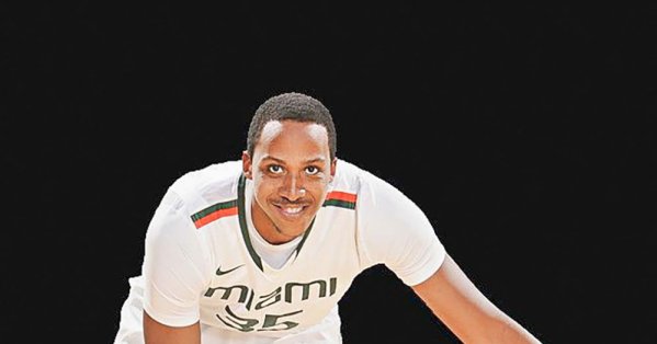 الكاميروني كادجي محترفا لسلة الأهلي 