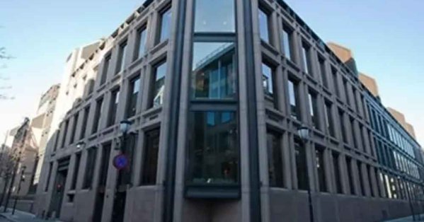 أكبر صندوق سيادي بالعالم يغلق مكتبه العقاري في باريس 