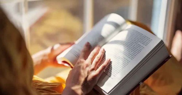 القراءة التقليدية تقلل التوتر وتحارب "وهم الحقيقة" 