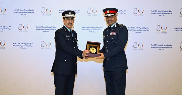 آمر الأكاديمية الملكية للشرطة يحضر حفل تخريج أكاديمية الشرطة القطرية ويلتقي برئيس الأكاديمية 