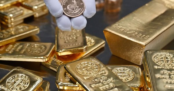 اهتزاز الثقة في الأصول الأميركية يدفع الذهب قرب 5000 دولار 