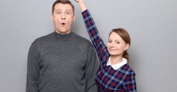 بحسب الدراسات: لماذا ينجذب الرجال للمرأة القصيرة؟ 