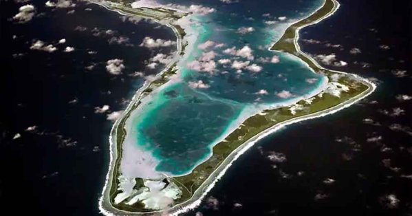 ستارمر يتراجع أمام غضب ترامب ويجمّد تسليم جزر استراتيجية لموريشيوس #صحيفة_البلاد 