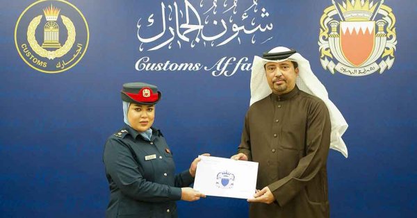 رئيس الجمارك يكرم الموظفين المتميزين والموظفين المشاركين في المسابقة الجمركية "فكرة" #صحيفة_البلاد 