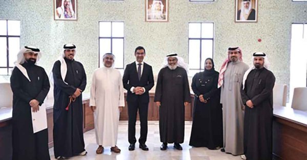 وزير شؤون البلديات والزراعة يبحث مع مجلس بلدي المحرق المشاريع الخدمية #صحيفة_البلاد 