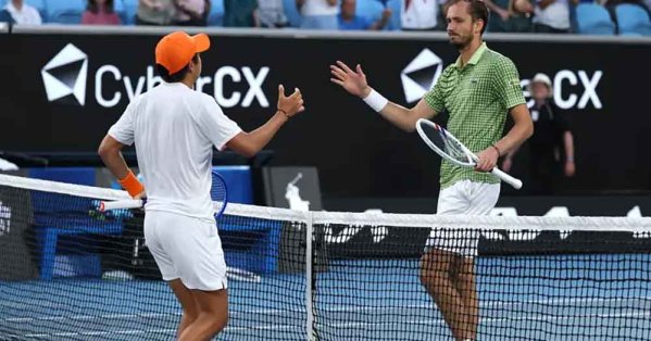 تيين يباغت ميدفيديف مجدداً ويقصيه من أستراليا 