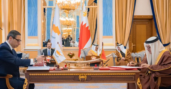 وزير الخارجية يوقع على عدد من مذكرات التفاهم بين البلدين 