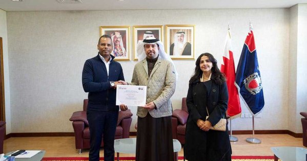 رئيس الجمارك يمنح عدداً من الشركات شهادة المشغل الاقتصادي المعتمد الخليجي 