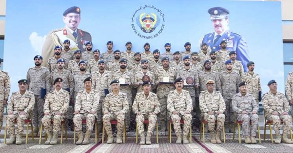 رئيس هيئة الأركان يحضر حفل تخريج دورة الأركان الصغرى رقم / 5 