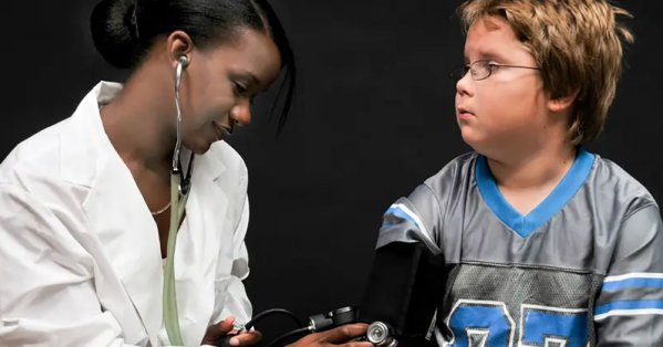 دراسة جديدة تحذر: ارتفاع ضغط الدم ليس مرضا للبالغين فقط 