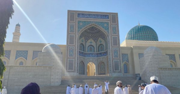 من هدوء المساجد إلى دفء الضيافة.. تجربة تتجاوز المعالم 