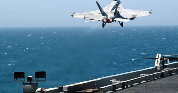 عاجل | دونالد ترامب: أسطول حربي يتجه نحو إيران الآن مع مراقبة الوضع 