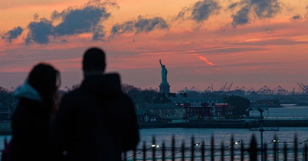 أميركا أمام منعطف ديموغرافي.. معدلات سكانية "غير مسبوقة" 