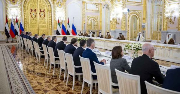 رئيس دولة الإمارات ونظيره الروسي يبحثان تعزيز التعاون 