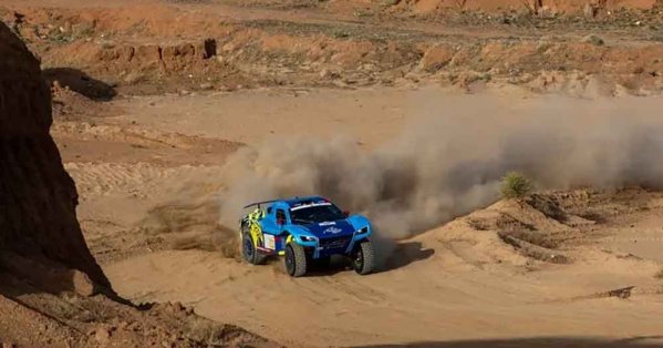 الأمير عبدالعزيز بن سعد يطلق شارة بدء انطلاق رالي حائل الدولي 