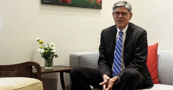 عظام بشر على الطرقات وجثث.. سفير بايدن أخفى معلومات عن غزة 