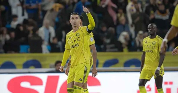 بهزيمة الخلود.. النصر يقلص الفارق بينه وبين الهلال إلى 3 نقاط #صحيفة_البلاد 