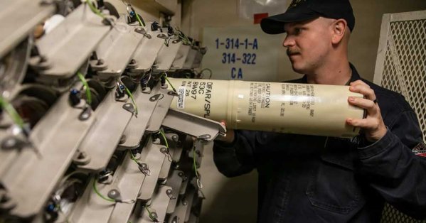 الجيش الأميركي يضغط على إيران بصور "عرض البحر" 