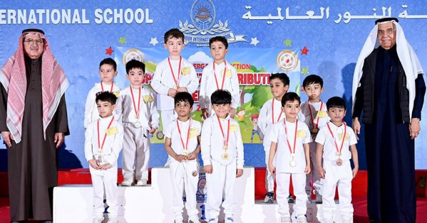 مدرسة النور العالمية تحتفي بإنجــازات طلبــة رياض الأطفــال 