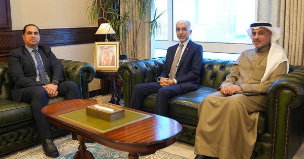 وزير الأشغال يبحث التعاون البحثي والتدريبي مع جامعة ستراثكليد البحرين 