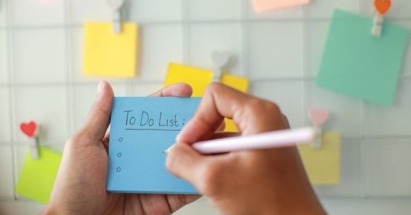 هل تكتب قوائم المهام يدوياً أم على الهاتف؟.. 9 صفات تميز أصحاب الفئة الأولى 