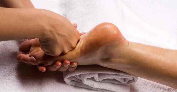 هل يؤثر حذاؤك على عقلك؟.. علماء يجيبون 