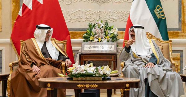 سمو ولي العهد رئيس مجلس الوزراء يلتقي أمير الكويت #صحيفة_البلاد 