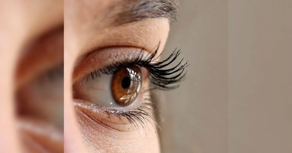 دراسة تكشف "سر الوسادة".. ودورها في حماية البصر 