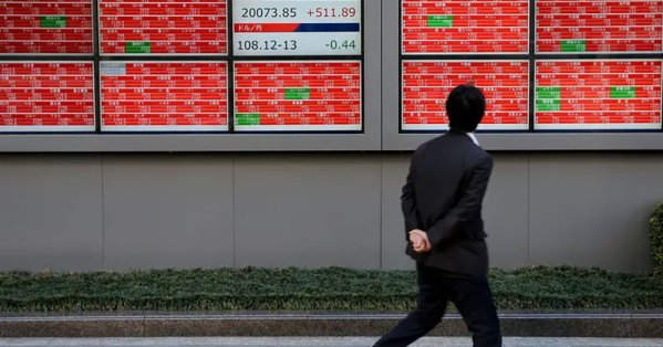 "نيكاي" يقفز 4% مع توقّف موجة بيع المعادن النفيسة 