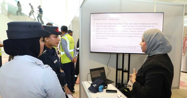 إدارة أمن مطار البحرين تشارك في فعاليات أسبوع السلامة تحت شعار العوامل البشرية في سلامة الطيران 