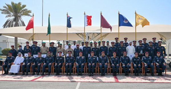 رئيس الشرطة يشهد تخريج المشاركين في عدد من الدورات التخصصية ويشيد بدعم معالي وزير الداخلية في تطوير العنصر البشري 