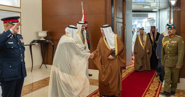 سمو ولي العهد رئيس الوزراء يعود إلى أرض الوطن #صحيفة_البلاد 